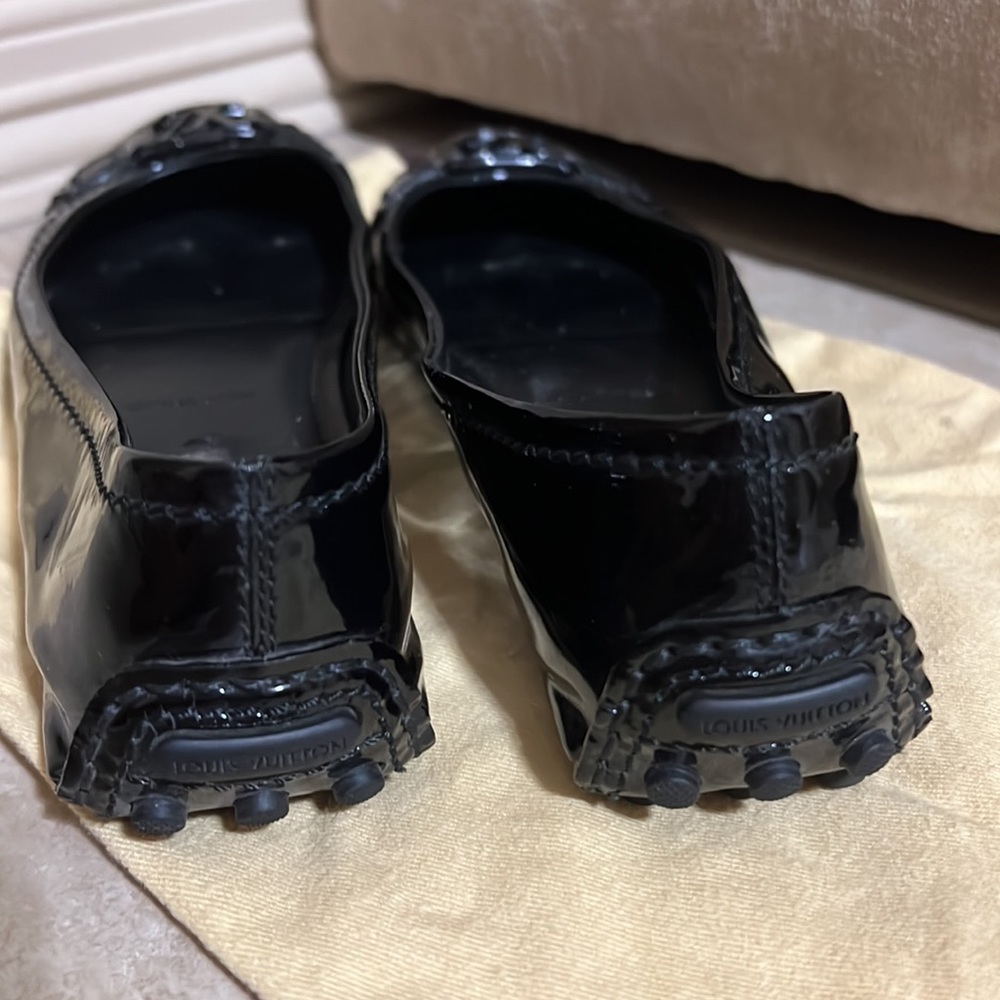 LV black patent flats - Picture 4 of 6